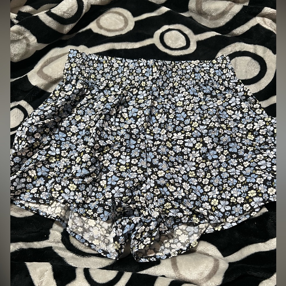 NWOT floral shorts